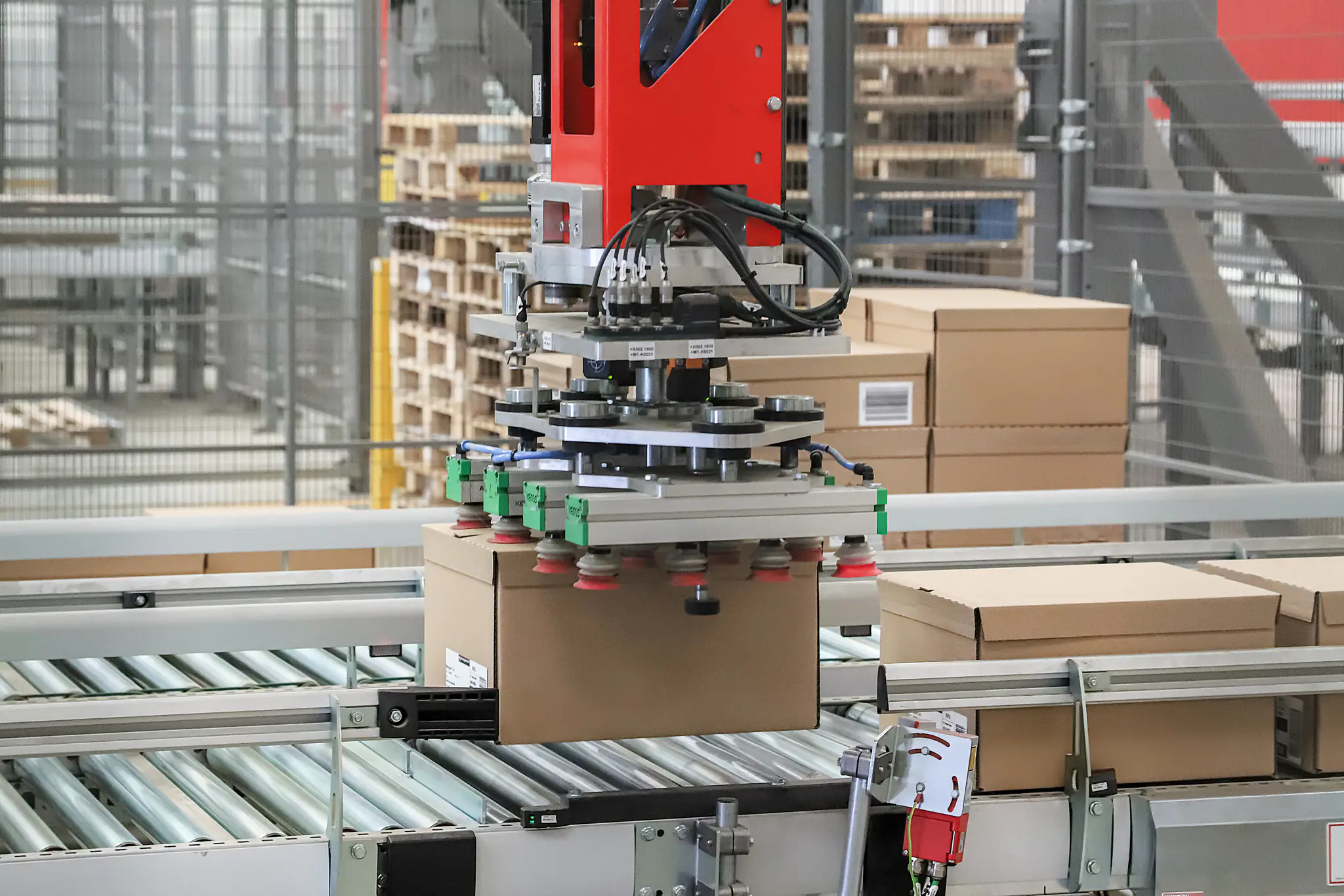 Sistema de paletizado automático y flexible para líneas de producción múltiples